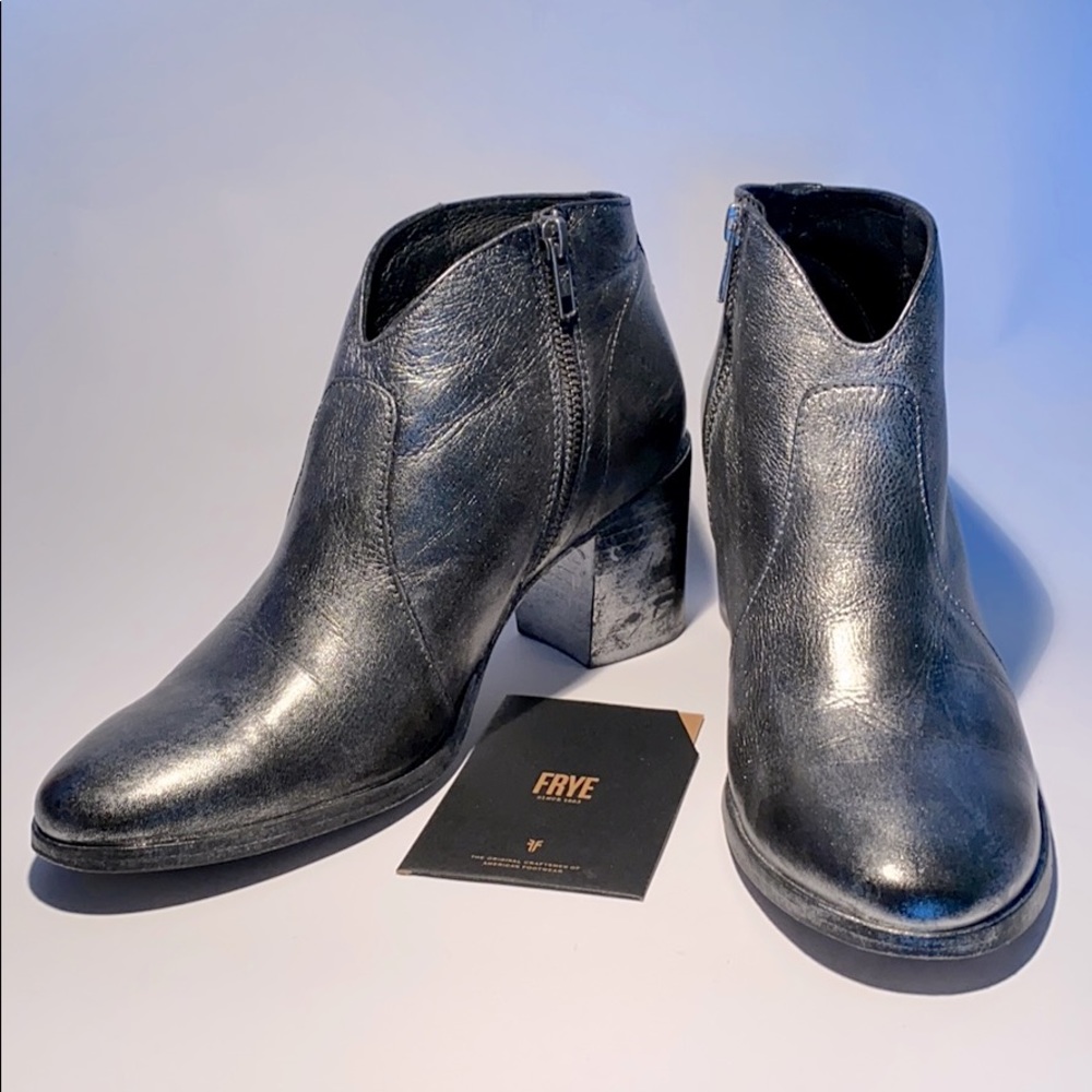 Fry booties. Nora zip short. 9 M